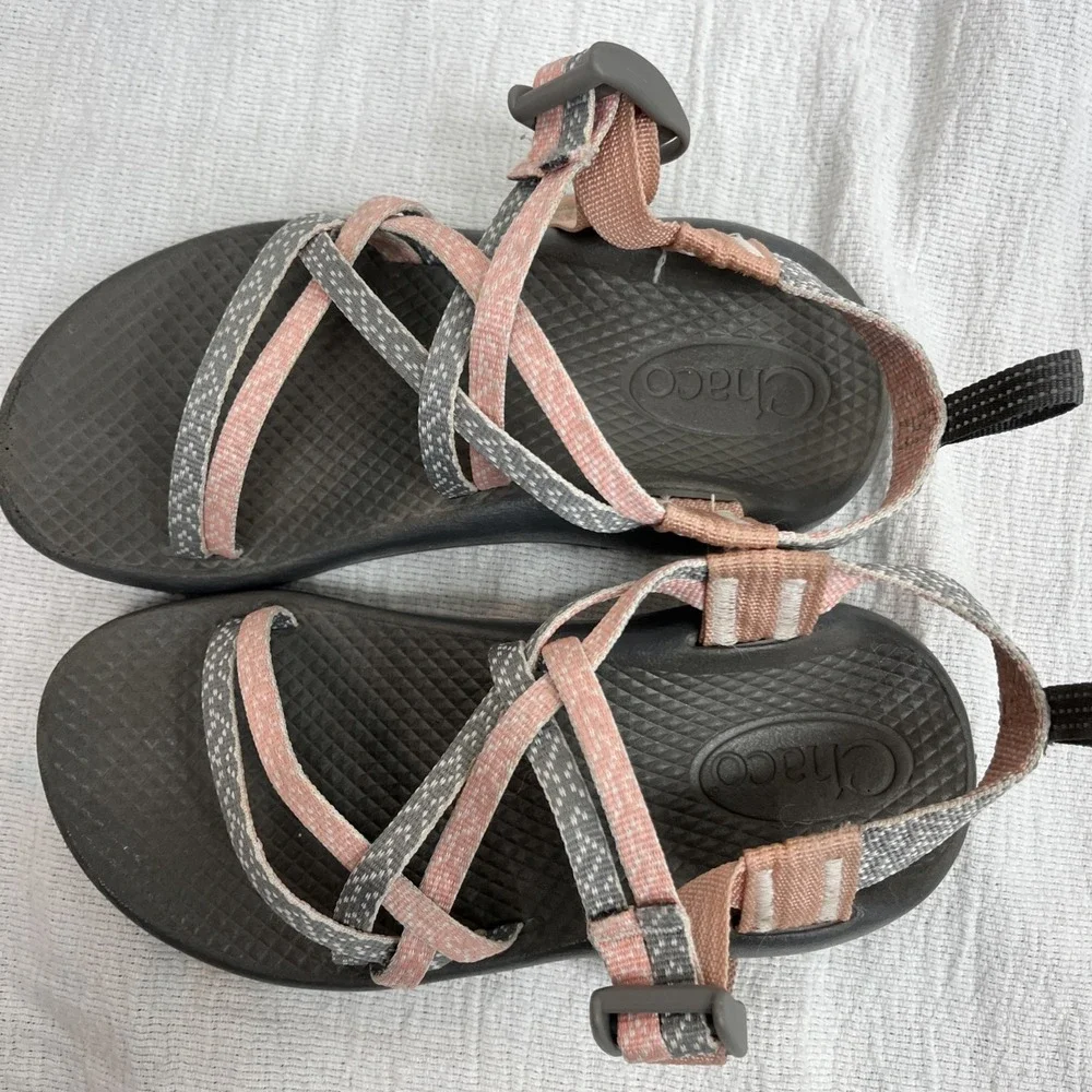 Chaco pink & gray strappy arch support‎ kids 1 sandals Outdoor Beach Swim Hiking
